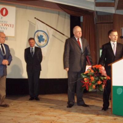 Pan Burmistrz Koscierzyny Z Najlepszymi Zyczeniami Dla Romualda Wolodzki